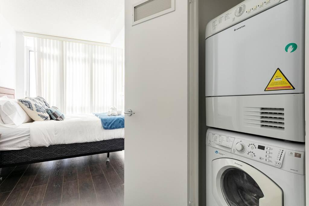 Luxury Downtown Lakeview & City View Condo Toronto Extérieur photo